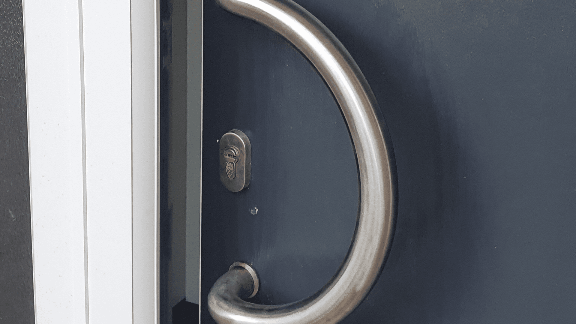 a photo of an emergency locksmith at work