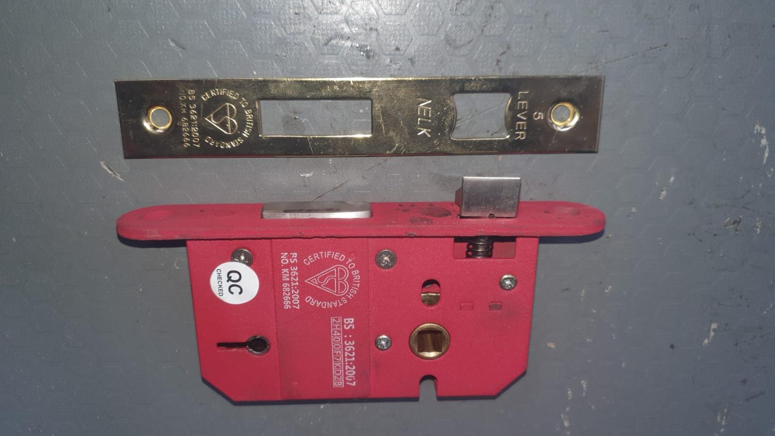 BS3621 sash lock