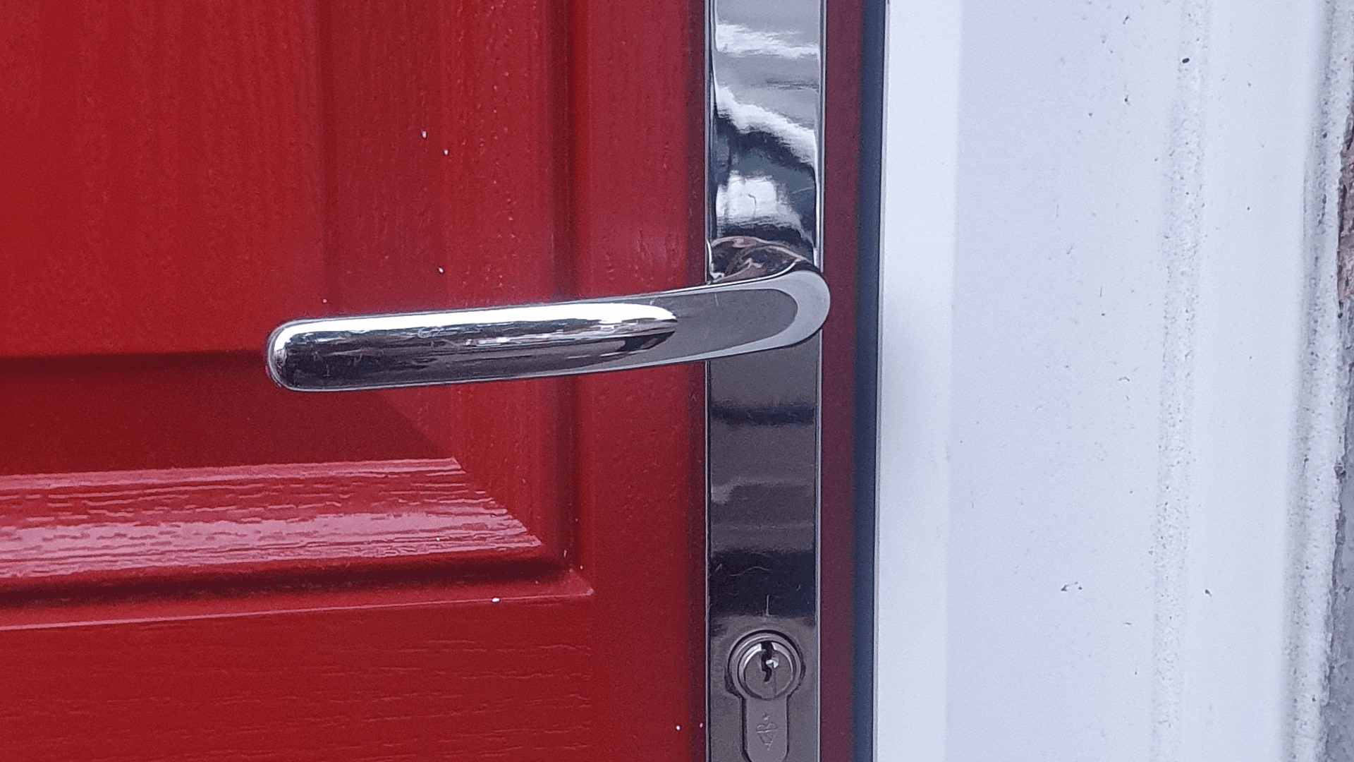 A door lock that an emergency locksmith was called out to in a lockout situation