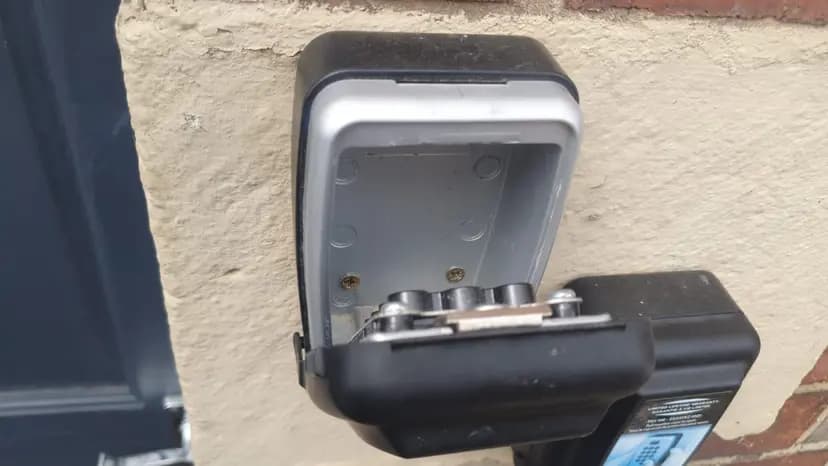 An open outdoor keysafe